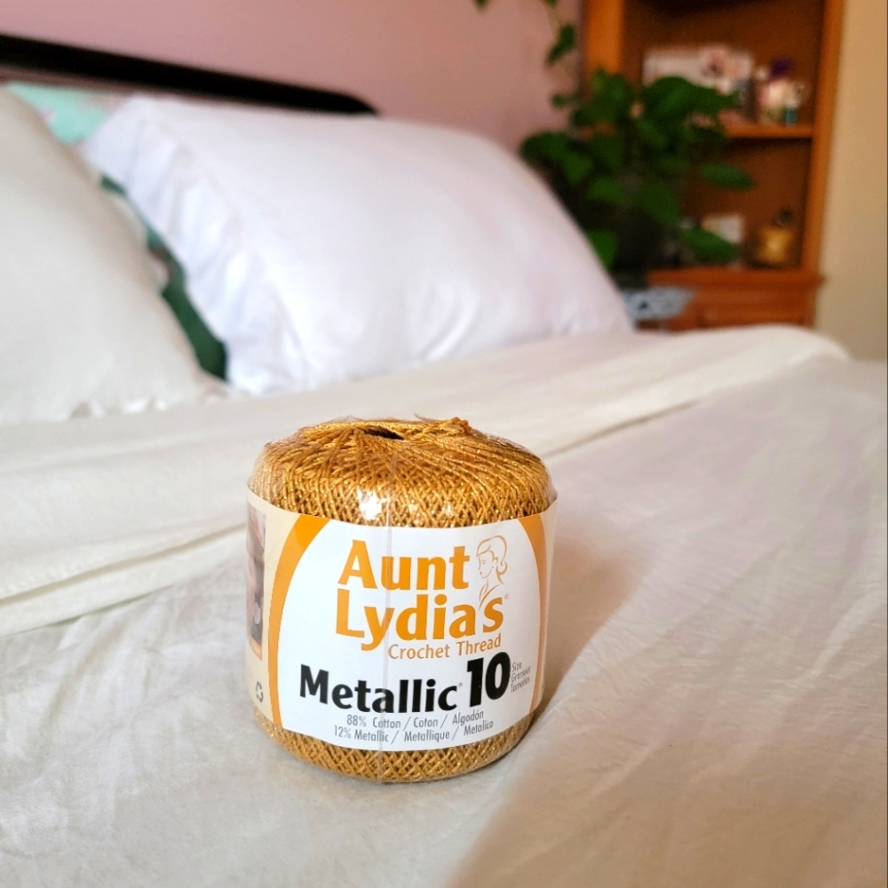 Aunt Lydia's gold metallic size 10 crochet thread